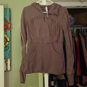 LULULEMON SIZE 8 EUC DANCE REVERSIBLE JACKET